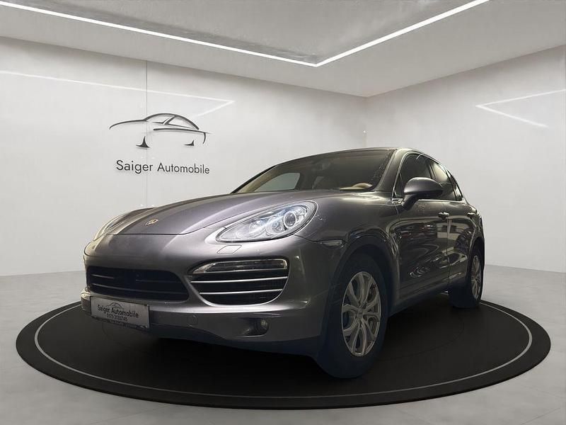 Grau Gebraucht 2011 Porsche Cayenne SUV | 20.990 € (Fairer Preis) - Bild 1/4