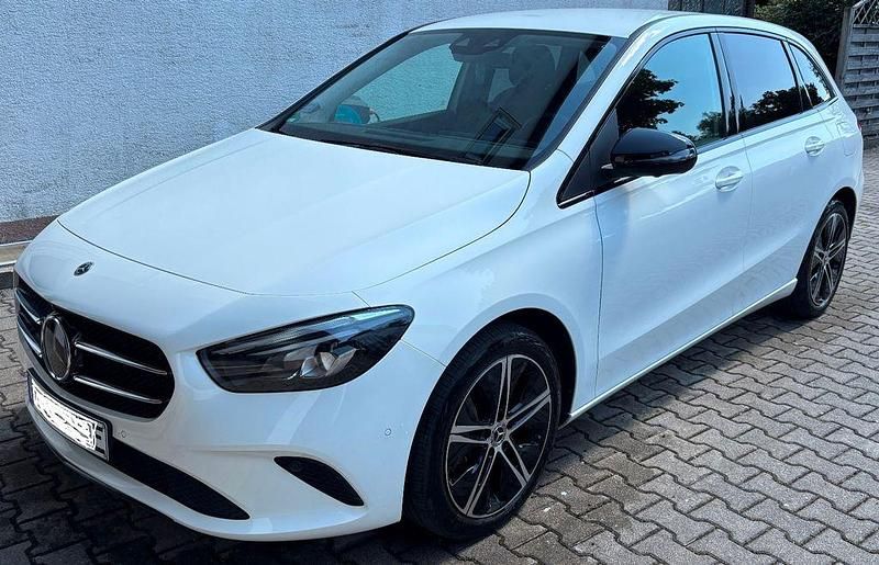 Weiß Gebraucht 2022 Mercedes B250e Progressive Van / Kleinbus | 27.900 € (Fairer Preis) - Bild 1/4