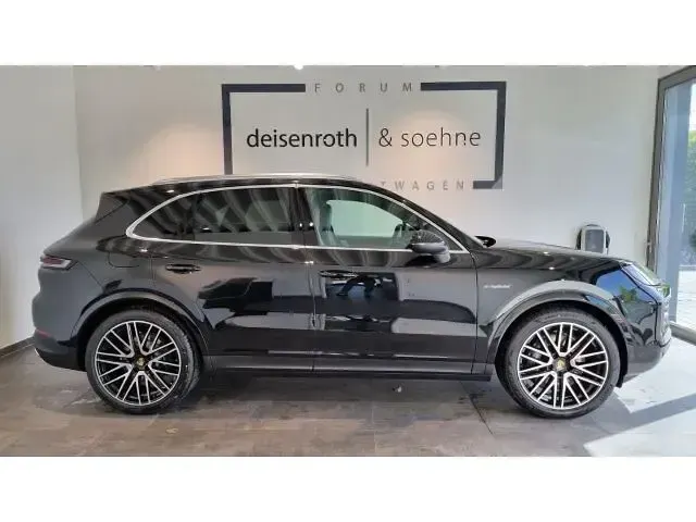 Gebraucht Porsche Cayenne 470 PS (345 kW) 2024 Schwarz SUV