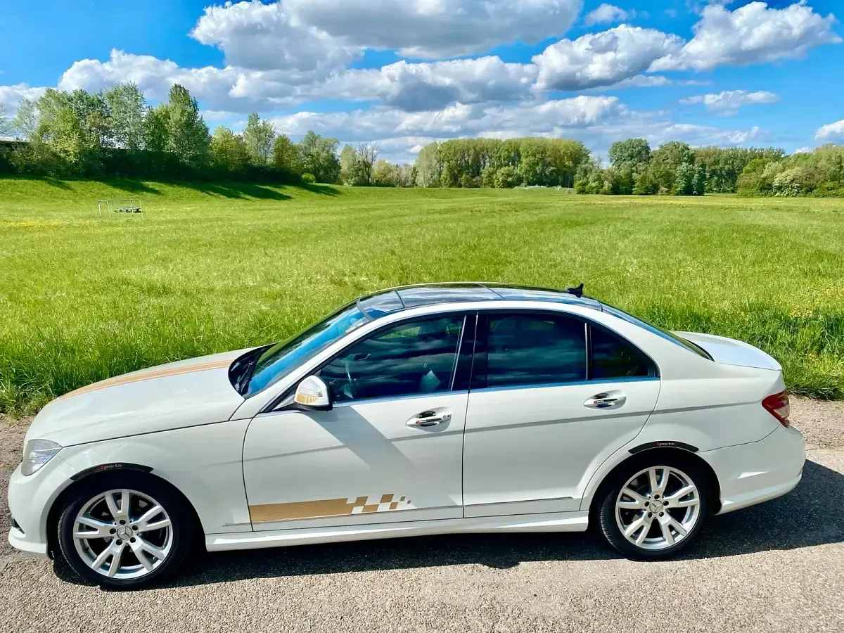 Gebraucht Mercedes 220 163 PS (119 kW) 2008 Weiß Limousine
