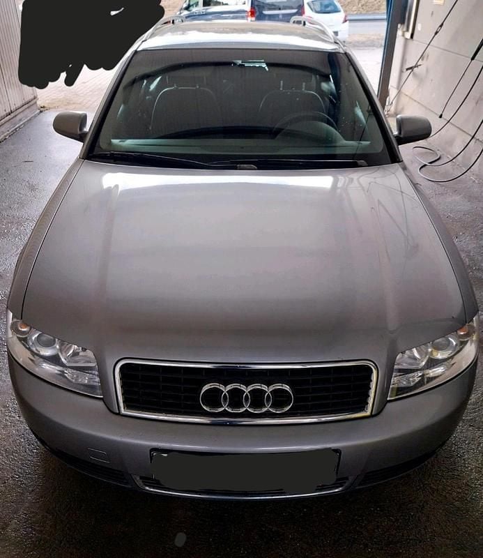 Grau Gebraucht 2003 Audi A4 Kombi | 900 € (Superpreis) - Bild 1/4