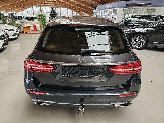 Gebraucht Mercedes E220 Avantgarde 194 PS (142 kW) 2021 Grau Kombi