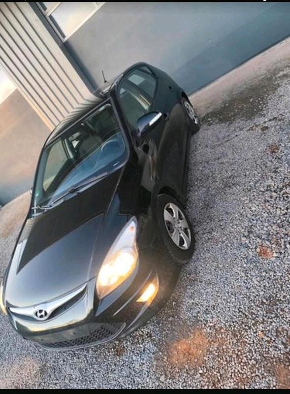 Gebraucht Hyundai i30 90 PS (66 kW) 2011 Schwarz Limousine