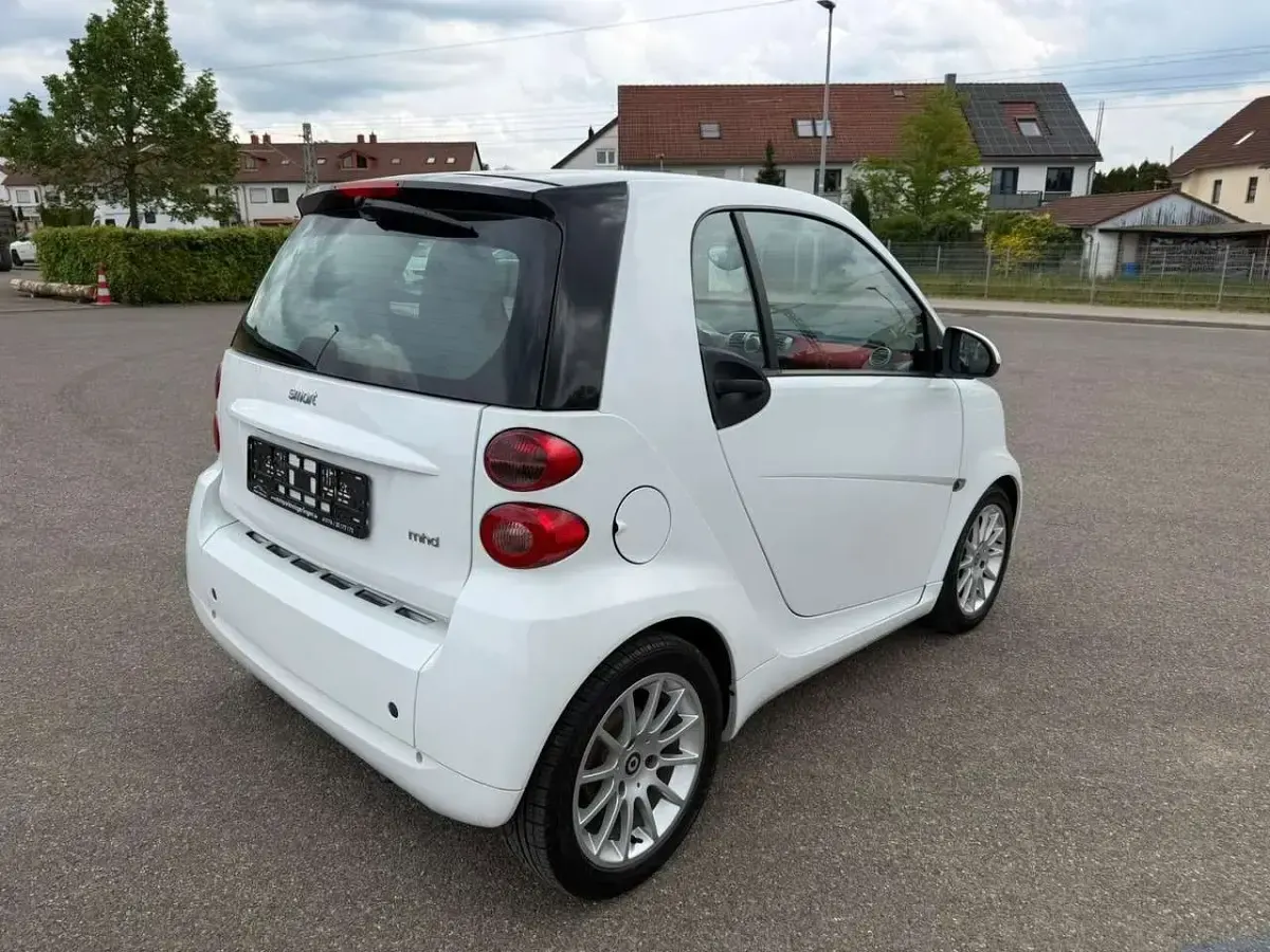 Używany Smart ForTwo Coupé 71 KM (52 kW) 2011 Biały Coupe