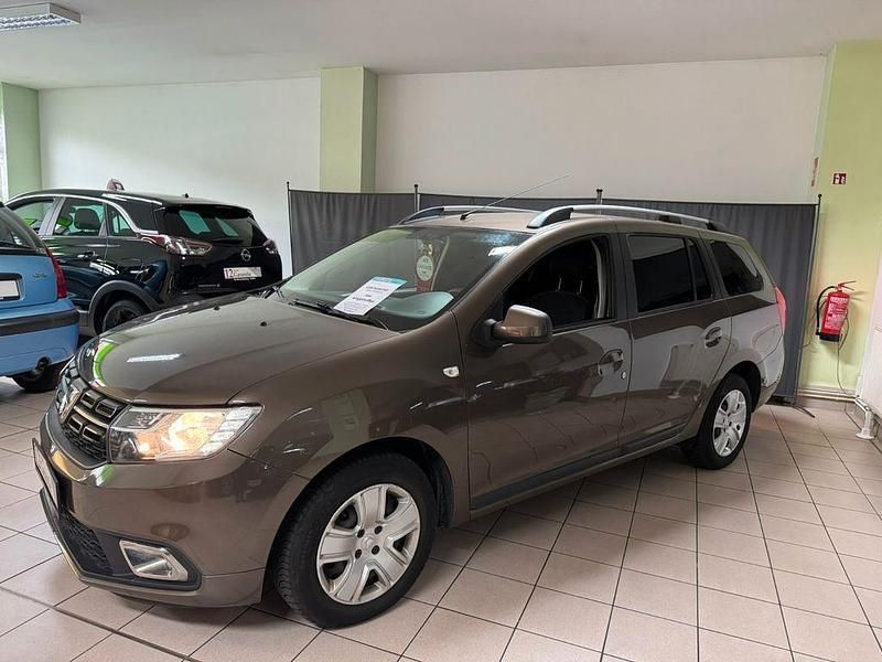 Grün Gebraucht 2017 Dacia Logan MCV Lauréate Kombi | 8.990 € (Fairer Preis) - Bild 1/4