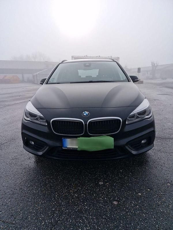 Schwarz Gebraucht 2018 BMW 218 Active Tourer Van / Kleinbus | 13.900 € (Guter Preis) - Bild 1/4