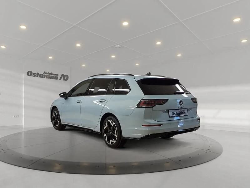 Gebraucht VW Golf VIII R-line 150 PS (110 kW) 2026 Crystal ice blue Kombi
