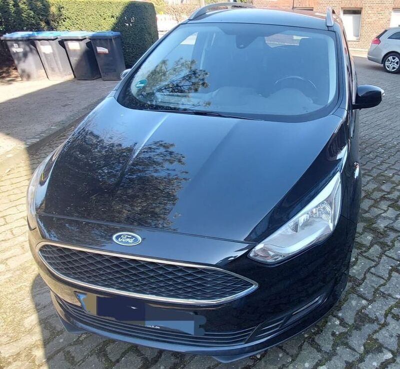 Schwarz Gebraucht 2015 Ford Grand C-Max Ambiente Van / Kleinbus | 13.149 € - Bild 1/4