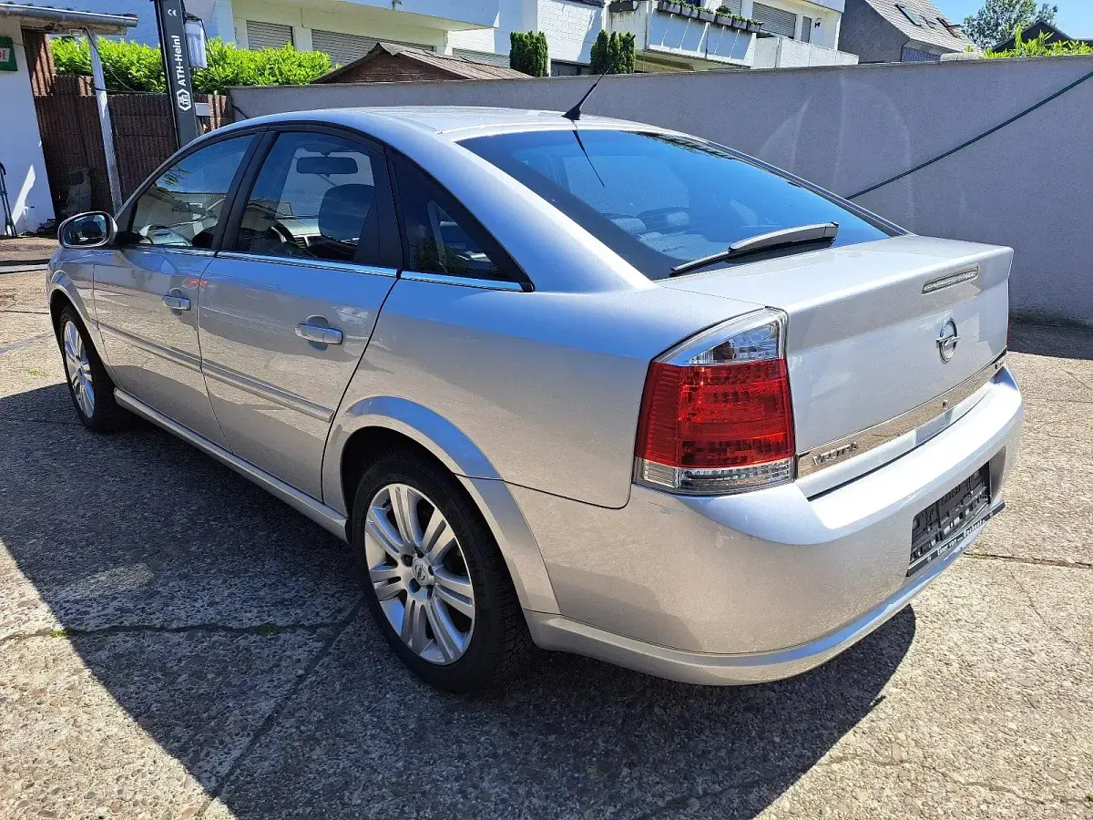 Używany Opel Vectra GTS Edition 230 KM (169 kW) 2005 Srebrny Sedan/Limuzyna