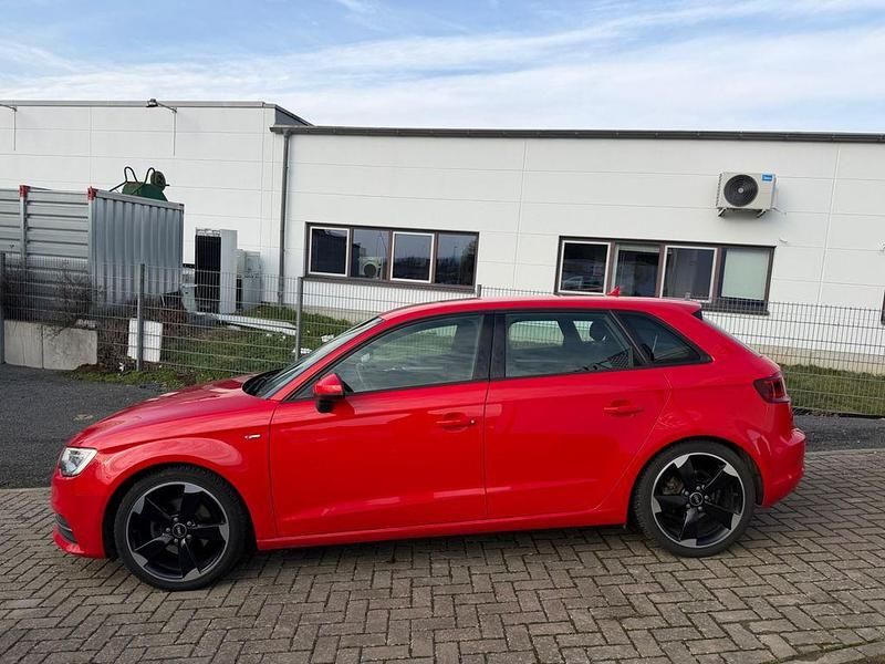 Gebraucht Audi A3 S-Line 150 PS (110 kW) 2014 Rot Limousine