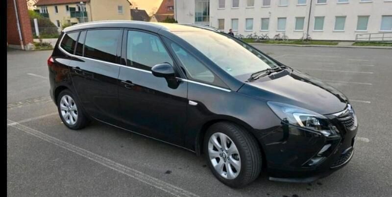 Schwarz Gebraucht 2014 Opel Zafira Tourer Van / Kleinbus | 9.800 € (Fairer Preis) - Bild 1/4