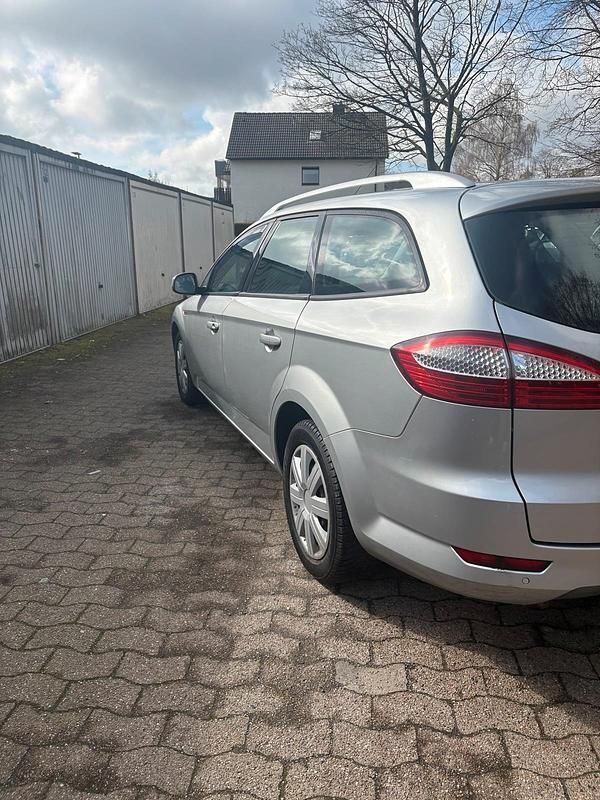 Gebraucht Ford Mondeo 140 PS (102 kW) 2008 Silber Kombi
