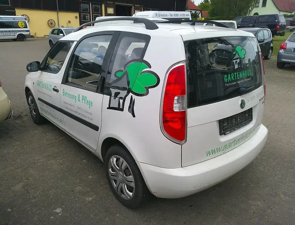 Gebraucht Skoda Roomster Plus Edition 69 PS (50 kW) 2012 Weiß Van / Kleinbus