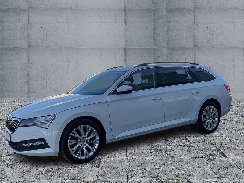 Gebraucht Skoda Superb Ambition 150 PS (110 kW) 2022 Weiß Kombi