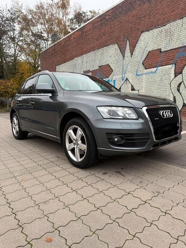 Grau Gebraucht 2010 Audi Q5 SUV | 8.800 € (Fairer Preis) - Bild 1/4