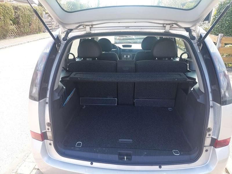 Używany Opel Meriva Innovation 105 KM (77 kW) 2009 Minivan