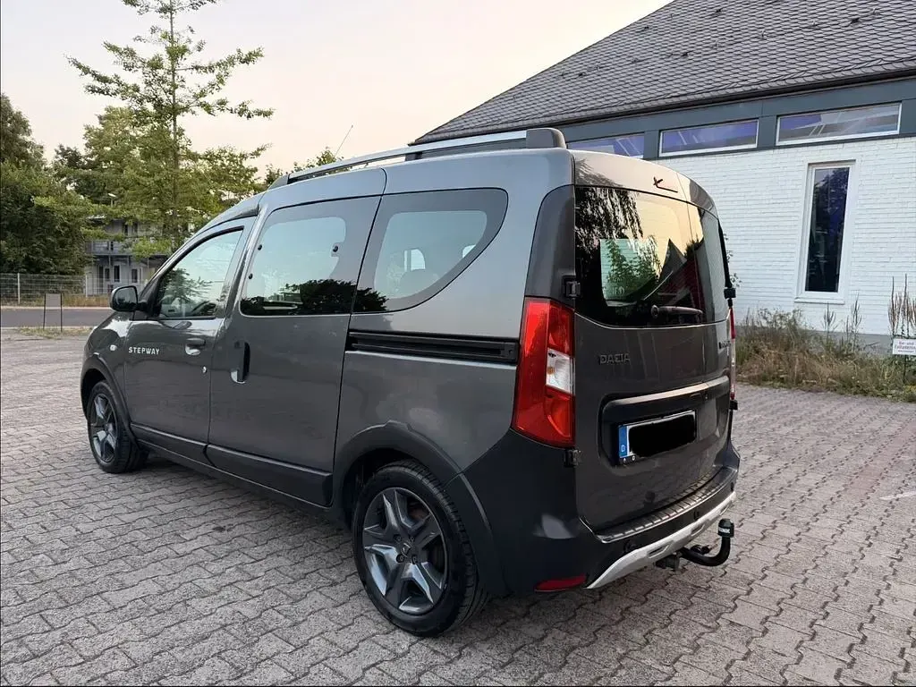 Gebraucht Dacia Dokker Celebration 116 PS (85 kW) 2018 Grau Van / Kleinbus