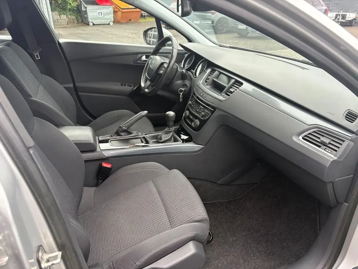 Gebraucht Peugeot 508 Active 140 PS (102 kW) 2012 Grau Limousine