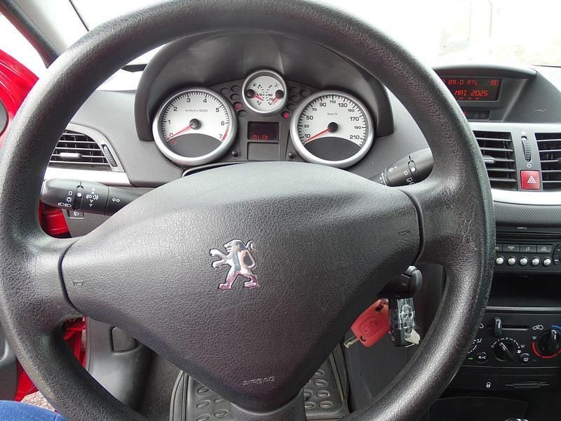 Gebraucht 2006 Peugeot 206 Limousine | 1.299 € (Fairer Preis) - Bild 1/4