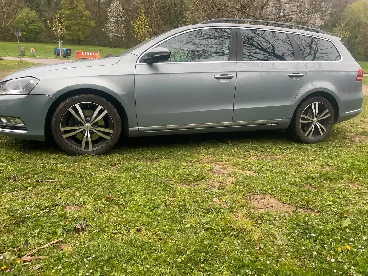 Usata VW Passat 160 CV (117 kW) 2012 Grigio Station wagon