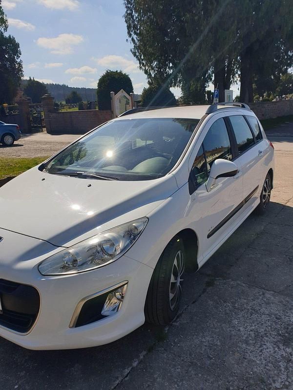 Gebraucht Peugeot 308 SW Access 111 PS (81 kW) 2012 Weiß Kombi