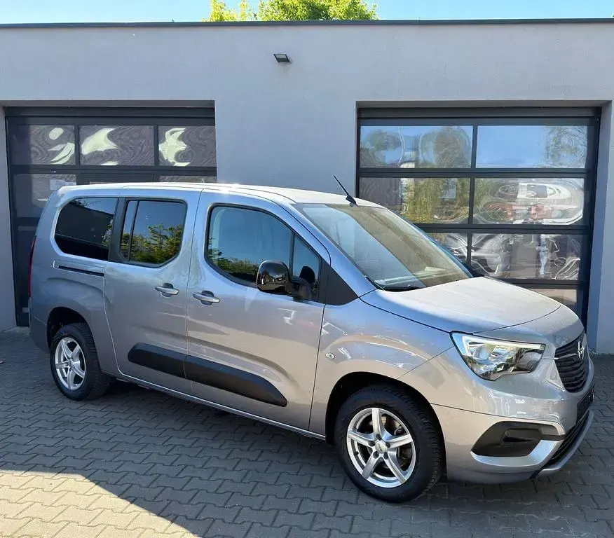 Używany Opel Combo 131 KM (96 kW) 2022 Szary Minivan