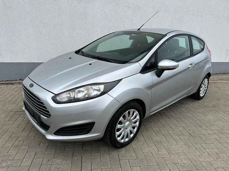 Usata Ford Fiesta Titanium 65 CV (47 kW) 2014 Bianco Utilitaria