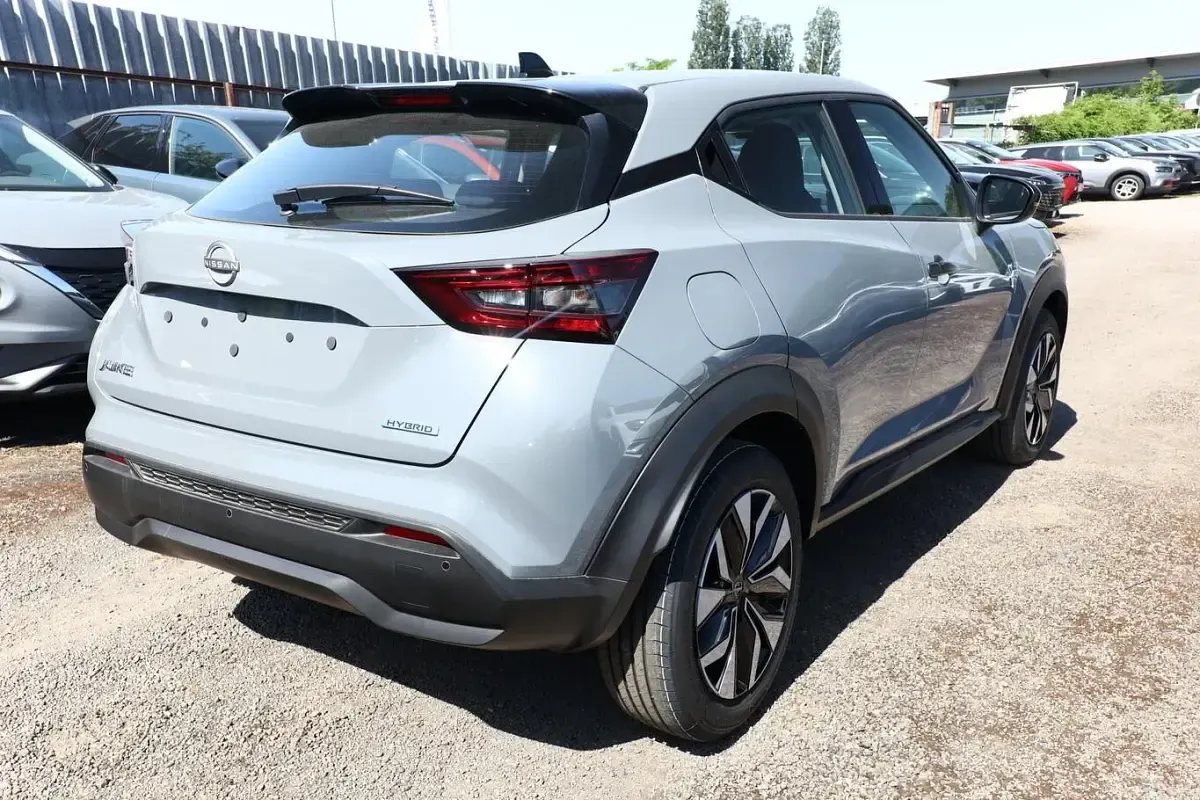 Neu Nissan Juke Acenta 143 PS (105 kW) 2025 Dark grey SUV