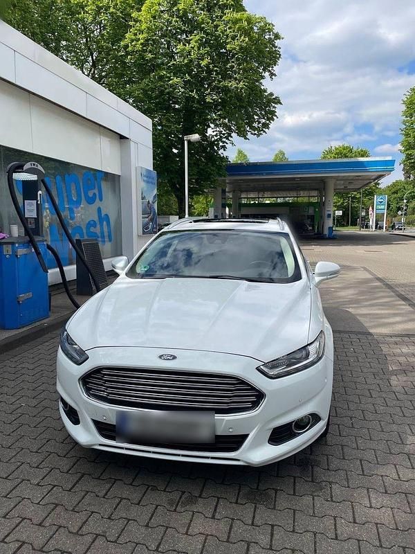 Gebraucht Ford Mondeo Titanium 179 PS (131 kW) 2017 Weiß Kombi