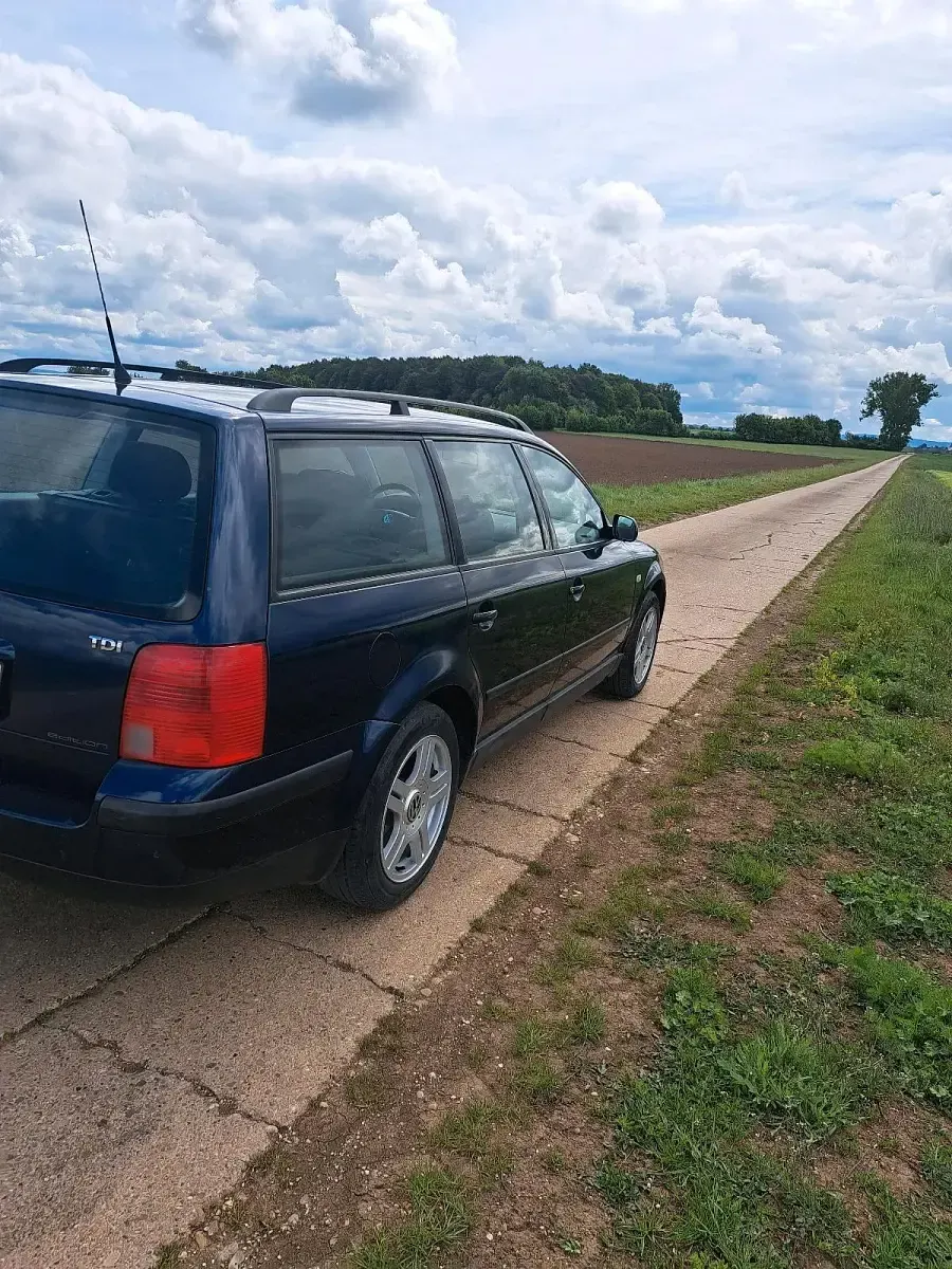 Gebraucht VW Passat 110 PS (80 kW) 2000 Blau Kombi