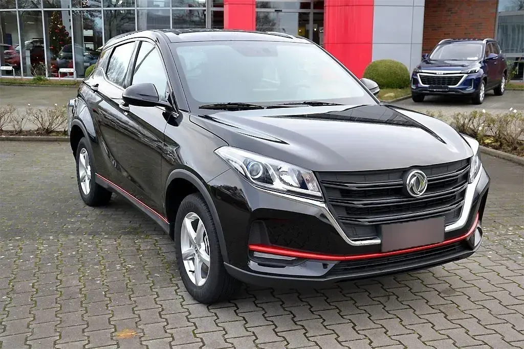 Neu DFSK Fengon 106 PS (77 kW) 2026 Schwarz metallic SUV