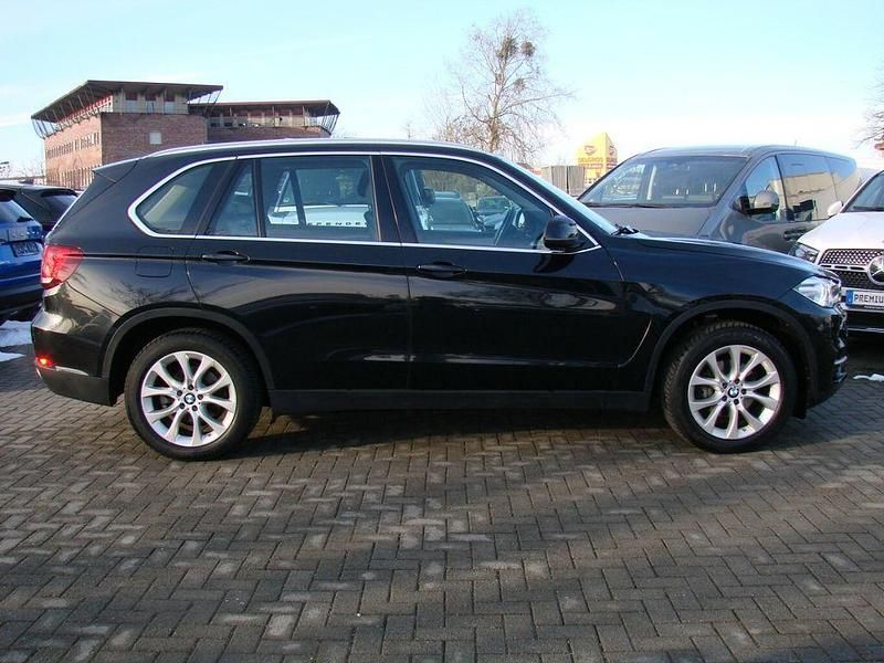 Gebraucht BMW X5 Sport Line 231 PS (169 kW) 2017 Black sapphire metallic (metallic) SUV