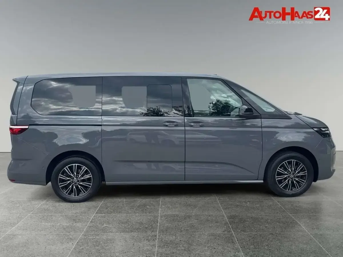 Gebraucht VW Multivan Style 150 PS (110 kW) 2024 Grau Van / Kleinbus