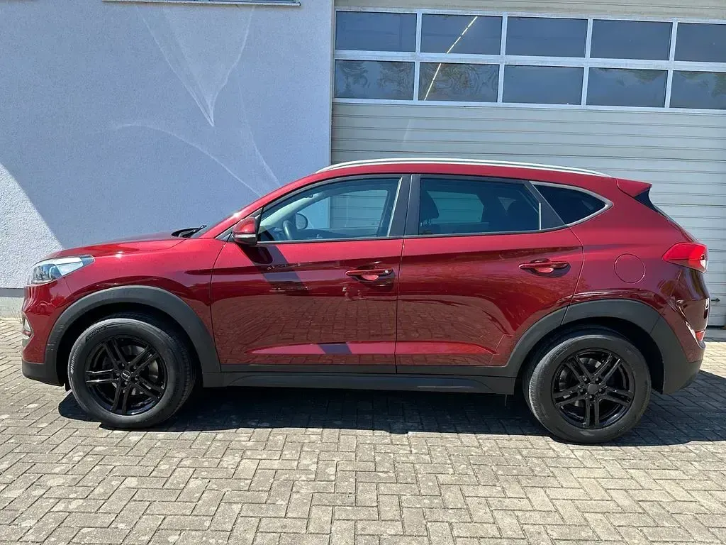 Gebraucht Hyundai Tucson Intro Edition 177 PS (130 kW) 2016 Rot SUV