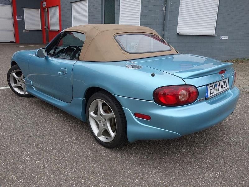 Second-hand Mazda MX5 152 CP (111 kW) 2002 Albastru Cabrio