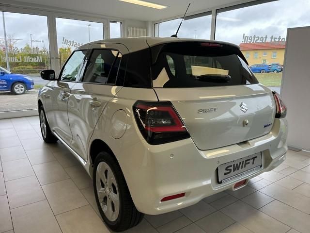 Neu Suzuki Swift 83 PS (61 kW) 2025 Pure white pearl Kleinwagen