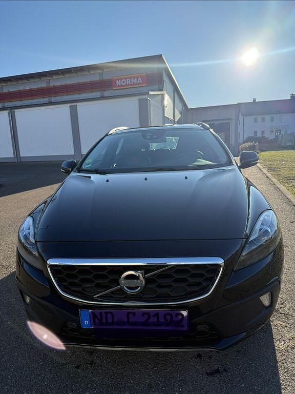 Schwarz Gebraucht 2013 Volvo V40 CC Summum Kombi | 8.800 € - Bild 1/4