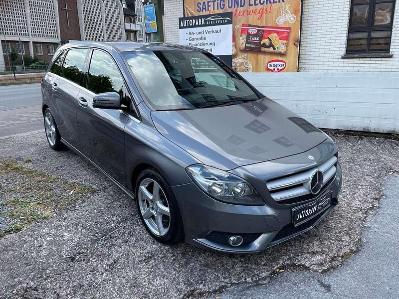 Grau Gebraucht 2013 Mercedes B180 Van / Kleinbus | 8.450 € (Fairer Preis) - Bild 1/4