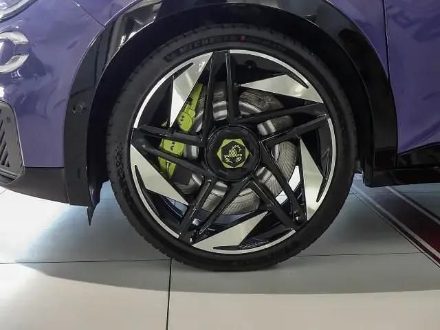 Neu Abarth 600e Scorpionissima 206 kW (281 PS) 2025 Violett SUV