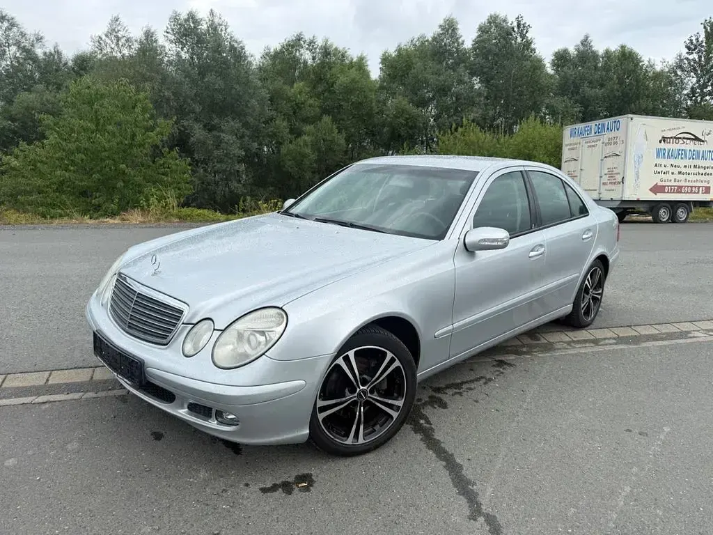 Gebraucht Mercedes E220 150 PS (110 kW) 2005 Silber Limousine