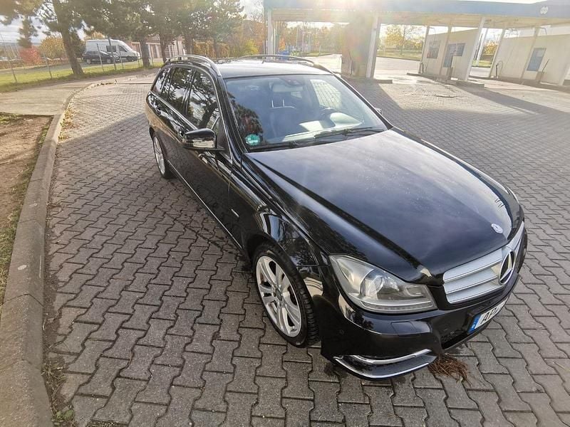 Schwarz Gebraucht 2011 Mercedes C250 Avantgarde Kombi | 8.300 € (Guter Preis) - Bild 1/4