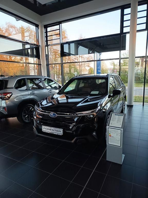 Neu Subaru Forester Platinum 150 PS (110 kW) 2025 Silber SUV
