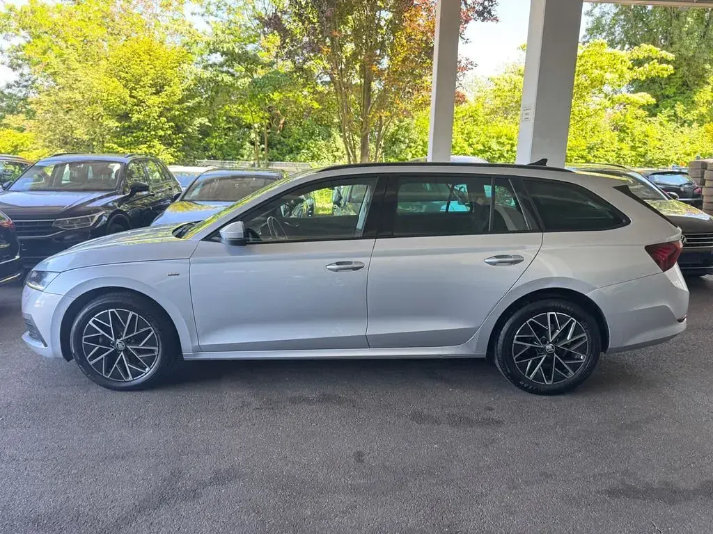 Gebraucht Skoda Octavia Clever 150 PS (110 kW) 2022 Silber Kombi
