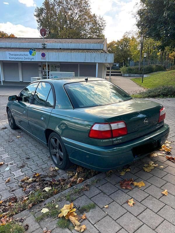 Grün Gebraucht 2001 Opel Omega Design Edition Limousine | 5.099 € (Fairer Preis) - Bild 1/4