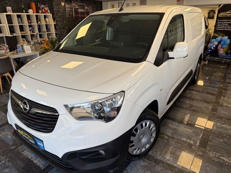 Weiß Gebraucht 2019 Opel Combo Edition Van / Kleinbus | 9.450 € (Fairer Preis) - Bild 1/4