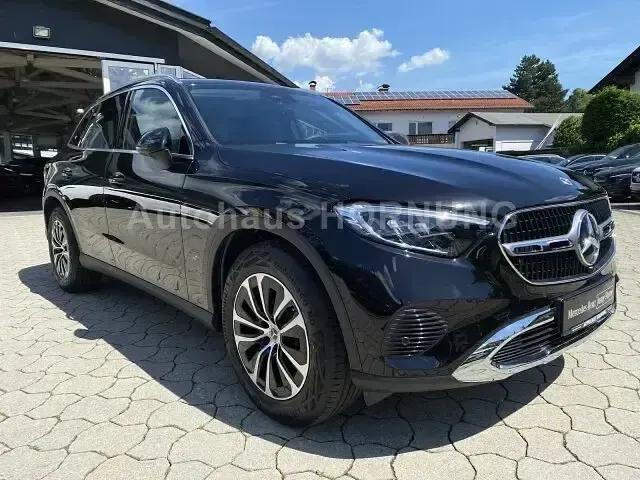 Gebraucht Mercedes GLC220 197 PS (144 kW) 2025 Metalliclack obsidianschwarz SUV