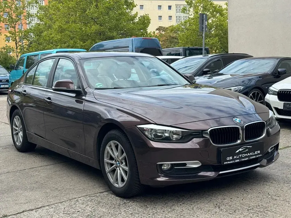 Gebraucht BMW 316 136 PS (100 kW) 2014 Rot Limousine