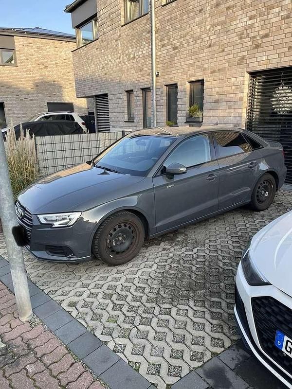 Gebraucht Audi A3 Sport 150 PS (110 kW) 2018 Grau Limousine