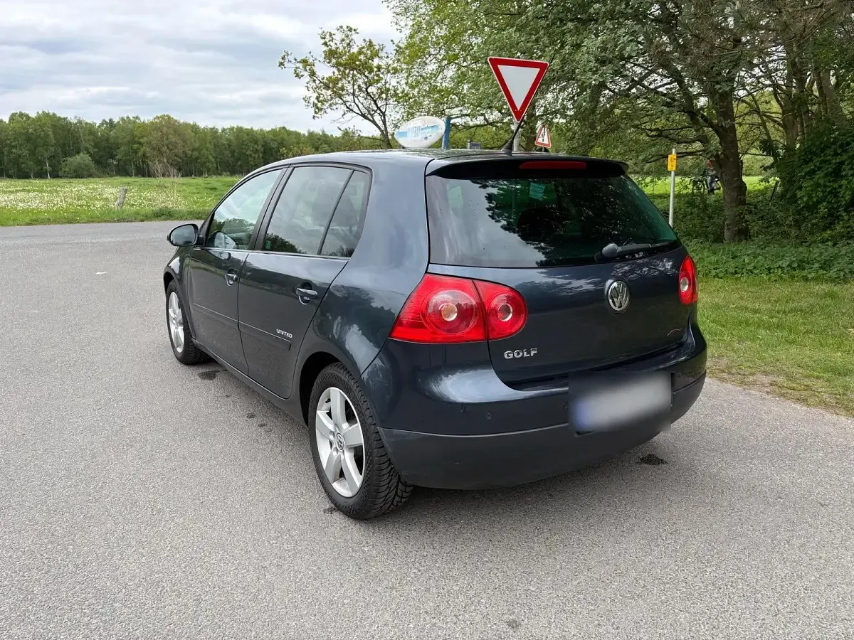 Gebraucht VW Golf V United 102 PS (75 kW) 2008 Blau Limousine