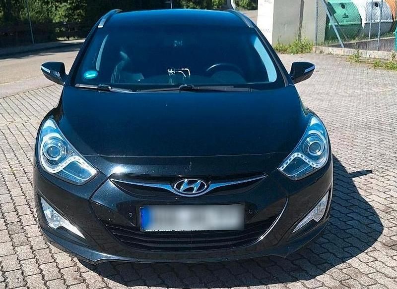 Schwarz Gebraucht 2012 Hyundai i40 Kombi | 4.600 € (Guter Preis) - Bild 1/4